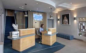 Holiday Inn Express London Victoria